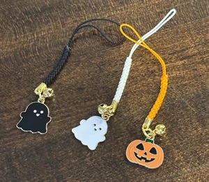 Süßer Geist & Kürbis Charms mit Glocken - für Taschen, Handys, Reißverschlüsse Halloween Geschenk - Bild 1 von 4