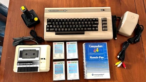 COMMODORE 64 Biscottone + accessori . ANCHE DA ESPOSIZIONE (1 MESE GARANZIA) - Foto 1 di 22
