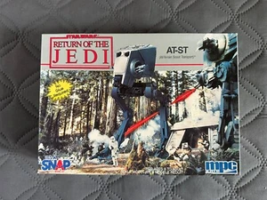 MPC ERTL Star Wars AT-ST Model Kit Snap Return Of The Jedi 1992 - Picture 1 of 2