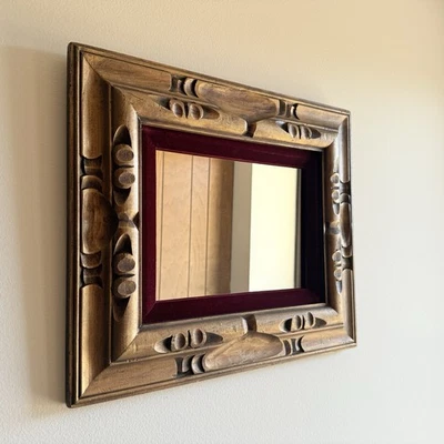 Marco de madera pintado dorado vintage con espejo de terciopelo borgoña mate 17,5 X 20 - raro Foto 1 de 4