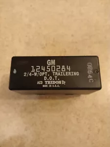 12450284 GM GMC Chevy OEM Flasher Turn Signal Hazard Emergency Trailering Relay - Picture 1 of 3