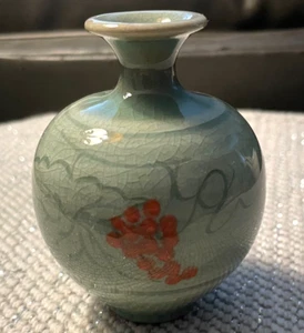 Vintage Mini koreanische Seladon Knospe Vase - Crackle Glasur - handbemalt - 3"T - Bild 1 von 6