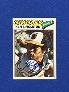 Autografo KEN SINGLETON FIRMATO 1977 TOPPS #445 BALTIMORE ORIOLES - Foto 1 di 3