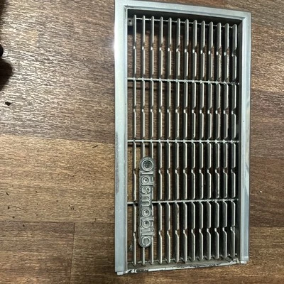 Oldsmobile Delta 88 1984 parrilla lateral del conductor  Foto 1 de 4