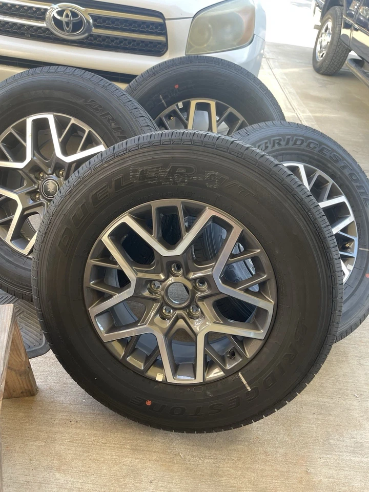 Juego de llantas y neumáticos Charger/Magnum/300 18'' 225 60 r18 Foto 1 de 1