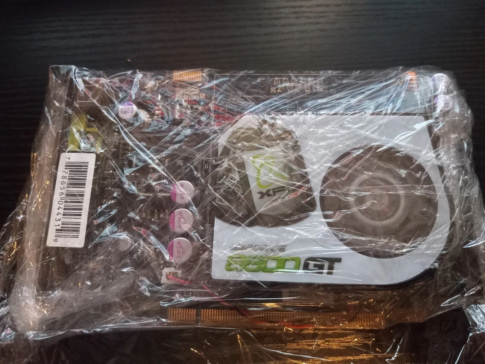 XFX NVIDIA GeForce 8600 GT 512MB PCIe Video Card PV-T84J-YAJG - Image 1 of 3