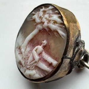 Vintage landscape Cameo carved TINY Pin BROOCH estate jewelry gold tone small - Picture 1 of 8