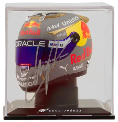 Capacete de corrida Redbull Fórmula 1 assinado por Sergio Perez escala 1:4 com certificado de autenticidade Beckett - Imagem 1 de 2