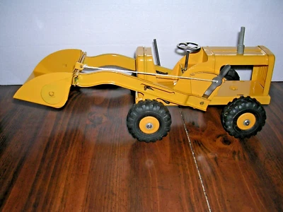 Cargador de elevación alta Marx Lumar de colección de los años 50 de acero prensado rayado y pintado Foto 1 de 4