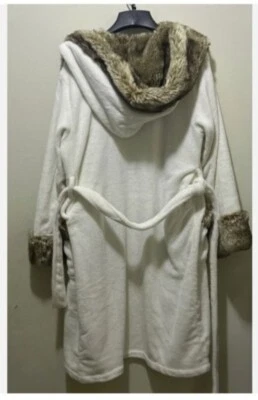 Bata Pottery Barn marfil con capucha de piel sintética con detalles en punta de ombre con cinturón XL Foto 1 de 4