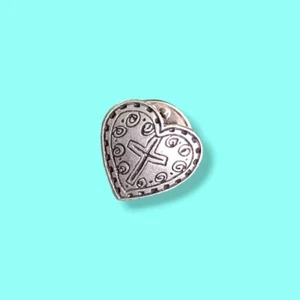 De colección Cruz de Peltre Centro Corazón Corbata Tac Sombrero Prendedor Dispersión Cristiano Católico - Imagen 1 de 5