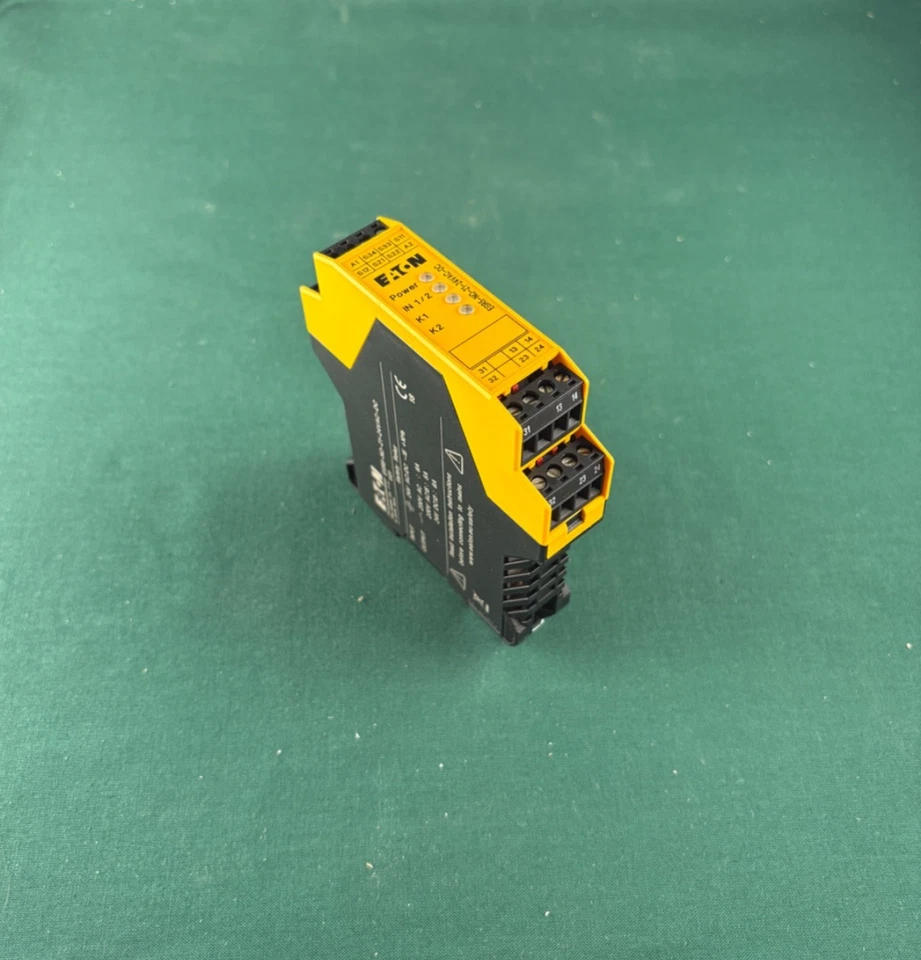 Relé de seguridad Eaton/Moeller parada de emergencia ESR5-NO-21-24VAC-DC (#ETN14) Foto 1 de 1