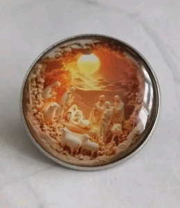 Weihnachtskrippe Pin Kuppel geformt unter Harz Weihnachtsgeschenk Strumpf Füller Brandneu ohne Etikett - Bild 1 von 2