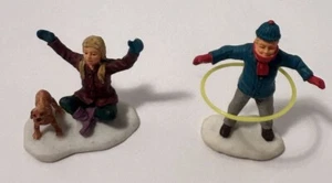lemax christmas village figuren Mädchen mit Hund und Junge Hula Hooping - Bild 1 von 7