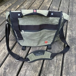 Swiss Gear 14" Messenger Bag/Laptop Army Green Canvas w/ Shoulder Strap Wenger - Picture 1 of 12
