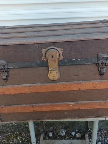 Stunning Antique Wood Flat Top Steamer Trunk Storage Treasure Chest Coffee Table Cover