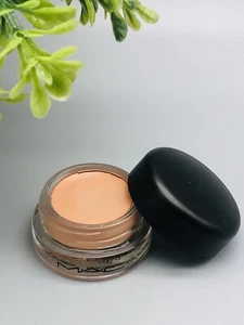 MAC Pro Longwear Paint Pot LAYIN’ LOW Full Size 0.17 oz FLAW/ GENTLY RUBBED - Picture 1 of 6