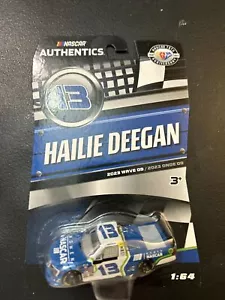 NASCAR Authentics 2023 Wave 9 Hailie Deegan Damen in Nascar Ford F-150 1/64 - Bild 1 von 3