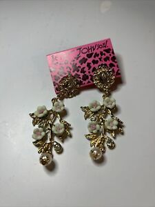 Betsey Johnson Jewelry Exquisite Flower earrings Chandelier New