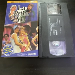 VHS / CASSETTE VIDEO -la Petite Vie - Coffret 4 Video 12 - Picture 1 of 2