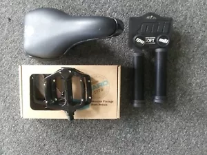 Seat for bmx by Black Ops railed. Haro fusion pedals, ODI grips and wrench - Picture 1 of 7