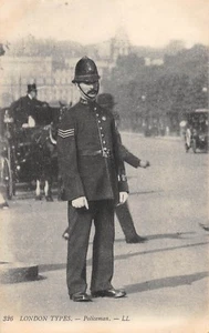 CPA ANGLETERRE ROYAUME UNI POLICEMAN LODON TYPES - Foto 1 di 1