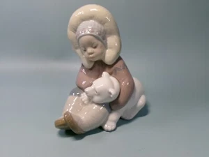 LLADRO Eskimo Boy with Polar Bear Cub Retired Porcelain Figurine #1195 No Box - Picture 1 of 7