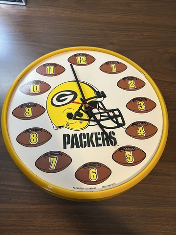 Vtg NFL Green Bay Packers Wall Clock P & K Products 1993 Plastic Round  12.5 In Cover
