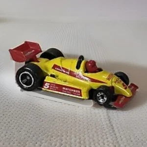 1984 Matchbox F1 RACER International Yellow Red 1:55 Car Macau Plastic Valvoline - Picture 1 of 16