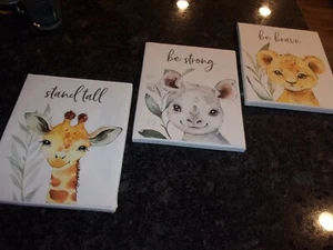 SAFARI BEBÉ ANIMAL LIENZO IMPRESIONES - JUEGO DE 3 - ARTE DE PARED HABITACIÓN INFANTIL - 8" X 10" - Imagen 1 de 8