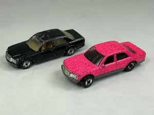 Mercedes-Benz 380 SEL 1981 Hot Wheels rosa con escamas de metal y negro lote de 2 - Imagen 1 de 11