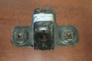 Soporte de parachoques trasero Mustang y Shelby 1969-70 NOS - Imagen 1 de 3