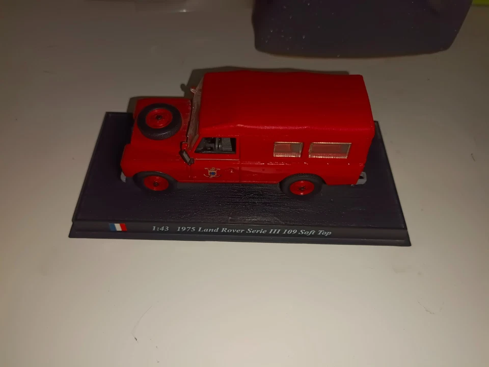 MODELLINO CAMION POMPIERI DEL PRADO LAND ROVER SERIE III 109 DEL 1975 SCALA 1:43 - Immagine 1 di 1
