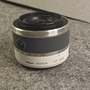 Nikon 1 NIKKOR 10–30mm f/3.5–5.6 Lens White | FOR PARTS | Needs Service | J1–V3 - Picture 1 of 6