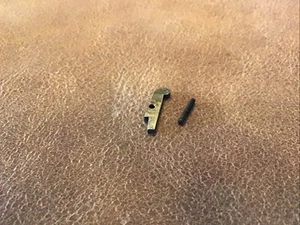 Forehand Arms Co. Pocket 32S&W Cylinder Pin Catch With Pin #1393 - Picture 1 of 3