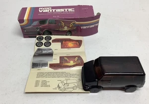 Decantador completo de 5 OZ para después del afeitado Avon Vantastic Wild Country de colección con caja. - Imagen 1 de 10