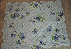 Funda acolchada acolchada The Company Store talla estándar azul floral con lazo - Imagen 1 de 5