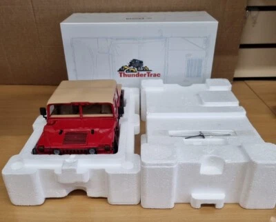 1/18 EXOTO THUNDER TRAC AM GENERAL HUMMER SOFT TOP RED 28697/01805 - Image 1 of 4