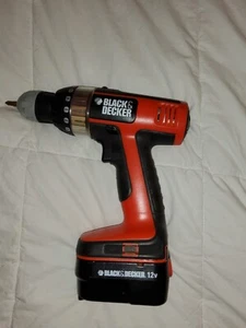 Trapano 12 Volt Nero E Decker Per Ricambi - Foto 1 di 3