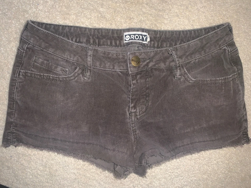 Roxy Shorts Women’s 7 Chino Skater Surf Stretch Outdoor Beach Boho Fit - Image 1 of 2