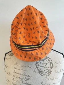 Sombrero Cubo Retro Psycho Bunny Naranja Rayas A.O.P. Monograma calavera - Imagen 1 de 5