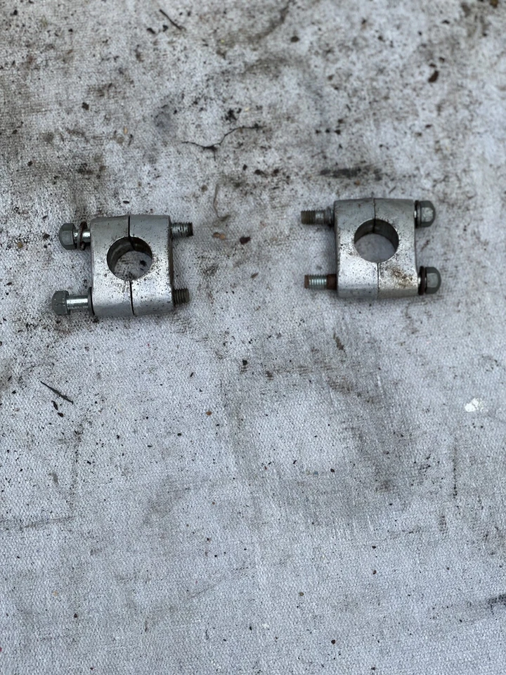 72 braçadeiras de árvore triplas SUZUKI RV90 RV 90 OEM BRAÇADEIRAS DE BARRA DE ALÇA - Imagem 1 de 2