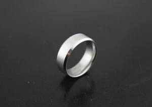 Lotes a granel de 32 anillos de acero inoxidable simples moda de 8 mm de ancho para hombre - Imagen 1 de 5