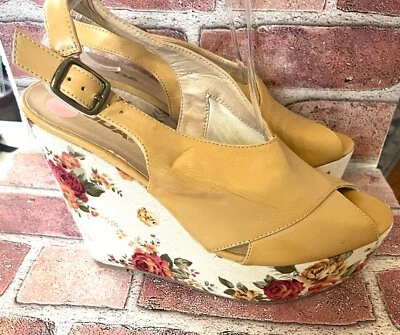 SODA YELLOW FAUX LEATHER & FLORAL FABRIC WEDGE PEEP TOE HIGH HEELS 10M - Image 1 of 4
