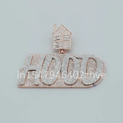 Colgante con letras de diamantes en plata de ley 925 con moissanita de corte redondo pequeño Foto 1 de 4