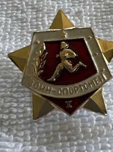 GOLD PIN MEDAL SOVIET RUSSIAN OR GERMANY STAR SHAPED MAN RUNNING RED - Picture 1 of 8