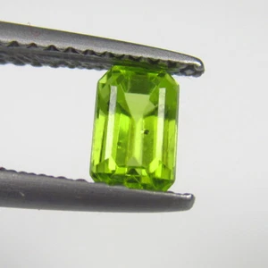 0,68 ct ~ 1 $ keine Reserve Auktion natürlicher grüner Peridot Achteck makelloser Schnitt - Bild 1 von 2