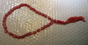 Komboloi en perles synthétiques gravées, rouge et blanc - Photo 1/1