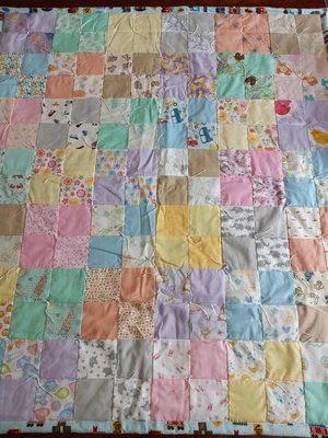 Edredón hecho a mano para cuna bebé niño jirafas elefantes cuatro parches pastel retazos Foto 1 de 4