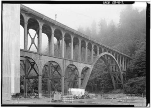 2. Gesamtansicht vom Highway - Cape Creek Bridge, Spanning Cape Creek bei Oregon - Bild 1 von 1